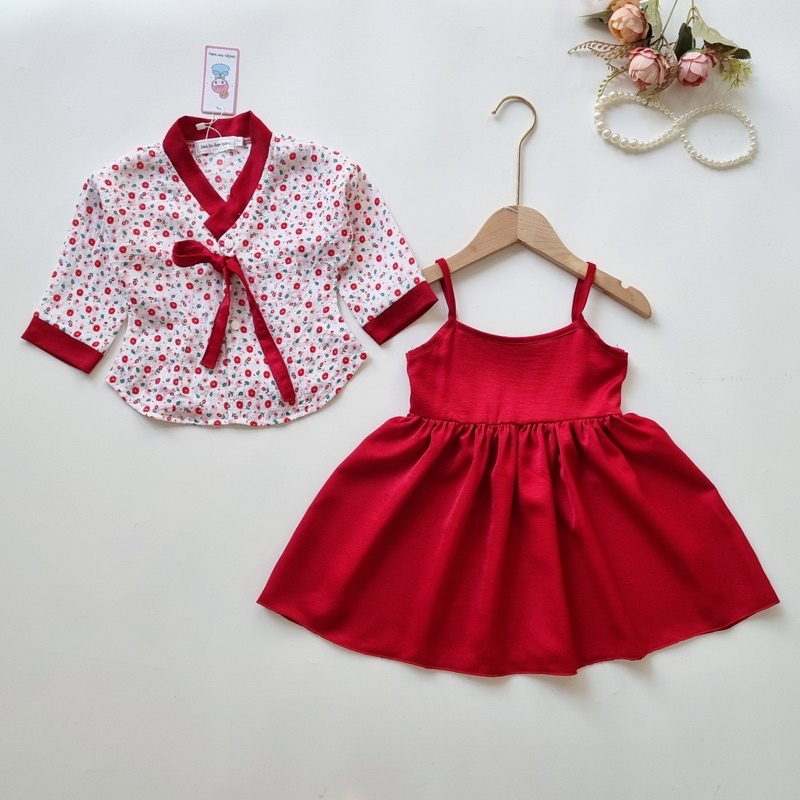 Hanbok đỏ cho bé