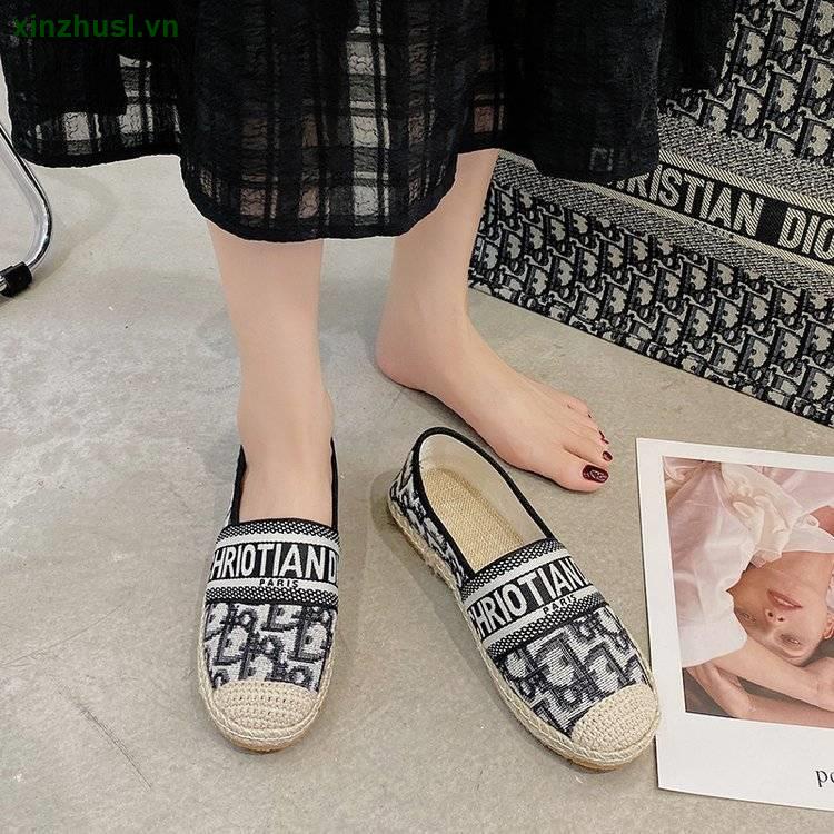 Giày lười vải lanh họa tiết chữ thời trang mùa hè