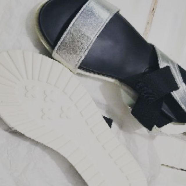 Giày sandal đế dày 3cm quai ngang ánh kim thun co dãn size 37