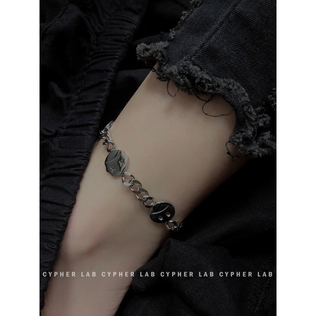 Vòng Tay Mặt Cười Bằng Thép Titanium B901