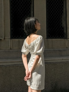 Đầm linen tay bồng đính hạt