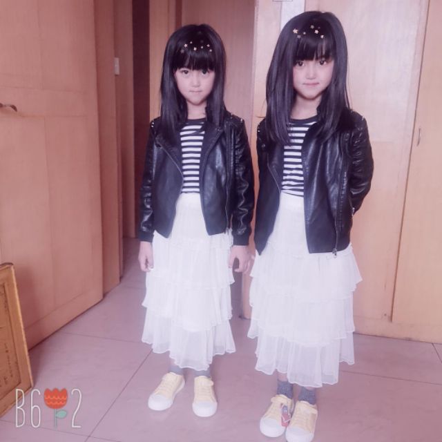 Chân váy xoè trắng dễ mix đồ cho bé gái