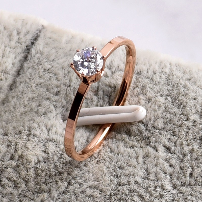 Nhẫn thép titan đính hạt đá thời trang nữ