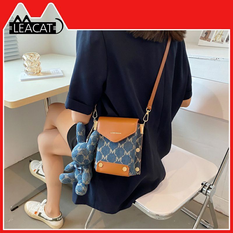 Túi đeo chéo tặng kèm móc thỏ