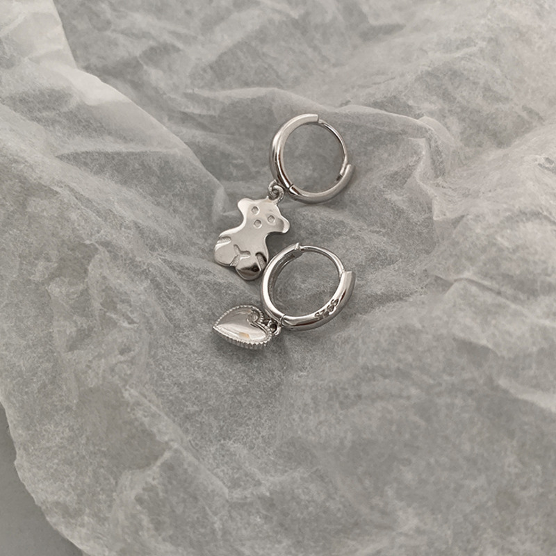 Bông tai hình gấu/ trái tim bất đối xứng đơn giản 19973