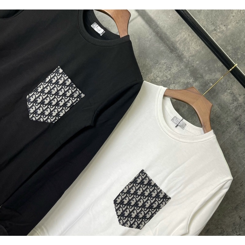 Áo nỉ dài tay hai mầu trắng đen có hoạ tiết phối túi logo dior, Áo thu đông phong cách hàn quốc btshop từ s đến xl