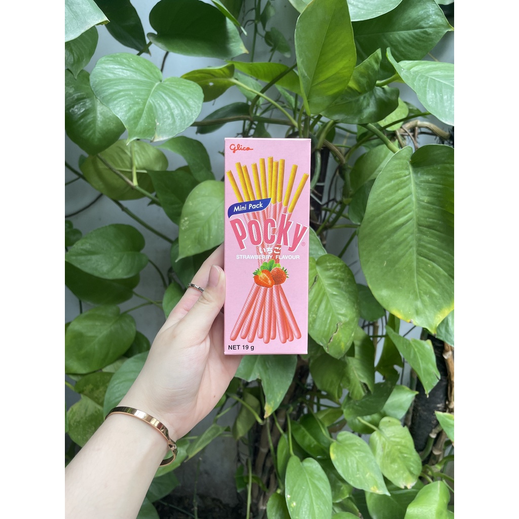 Bánh Que Pocky Kem Dâu Strawberry (Hộp 19g-mini hồng)