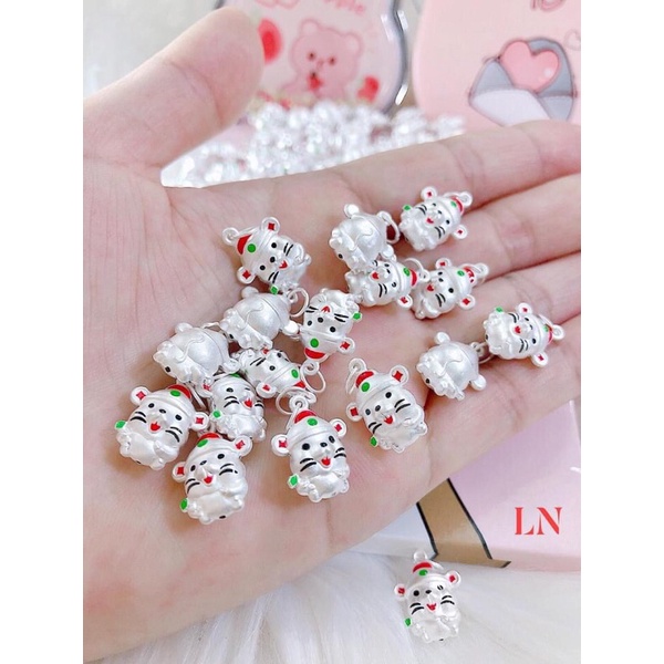 SỈ CHUỘT BẠC TA TREO VÒNG DÂU