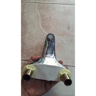 Vòi chậu rửa mặt 2 chân nóng lạnh