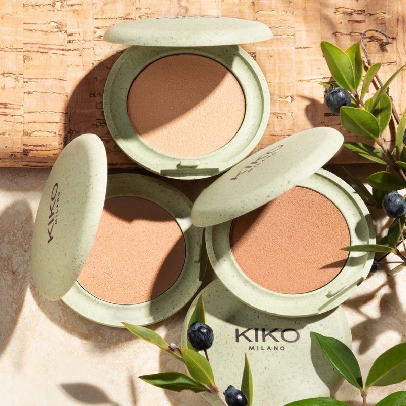 Phấn phủ kiko 97% thành phần có nguồn gốc từ nguyên liệu có nguồn gốc tự nhiên Kiko Green Me Face Powder - Edition 2022