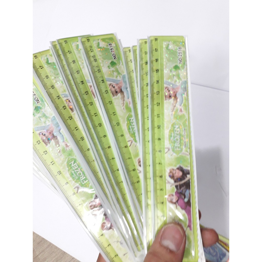 Thước kẻ 18cm có răng cưa 1 cái