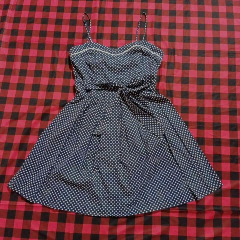 Đầm dáng xòe hai dây chấm bi màu xanh đen trắng rất xinh hàng secondhand size S M