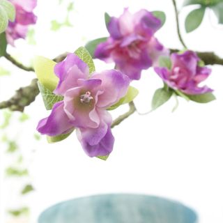 Cành hoa lụa đỗ quyên