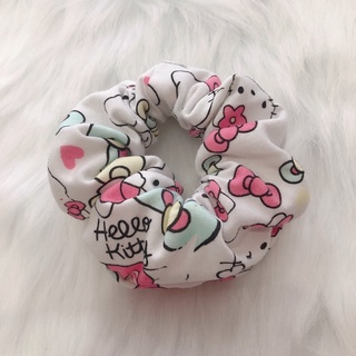 Cột tóc scrunchies Hello Kitty trắng