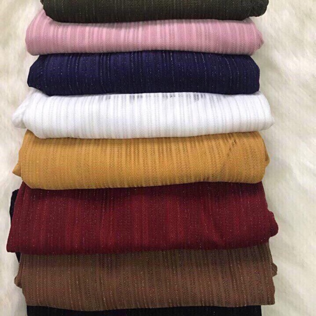 Áo thun nhũ cổ ba phân