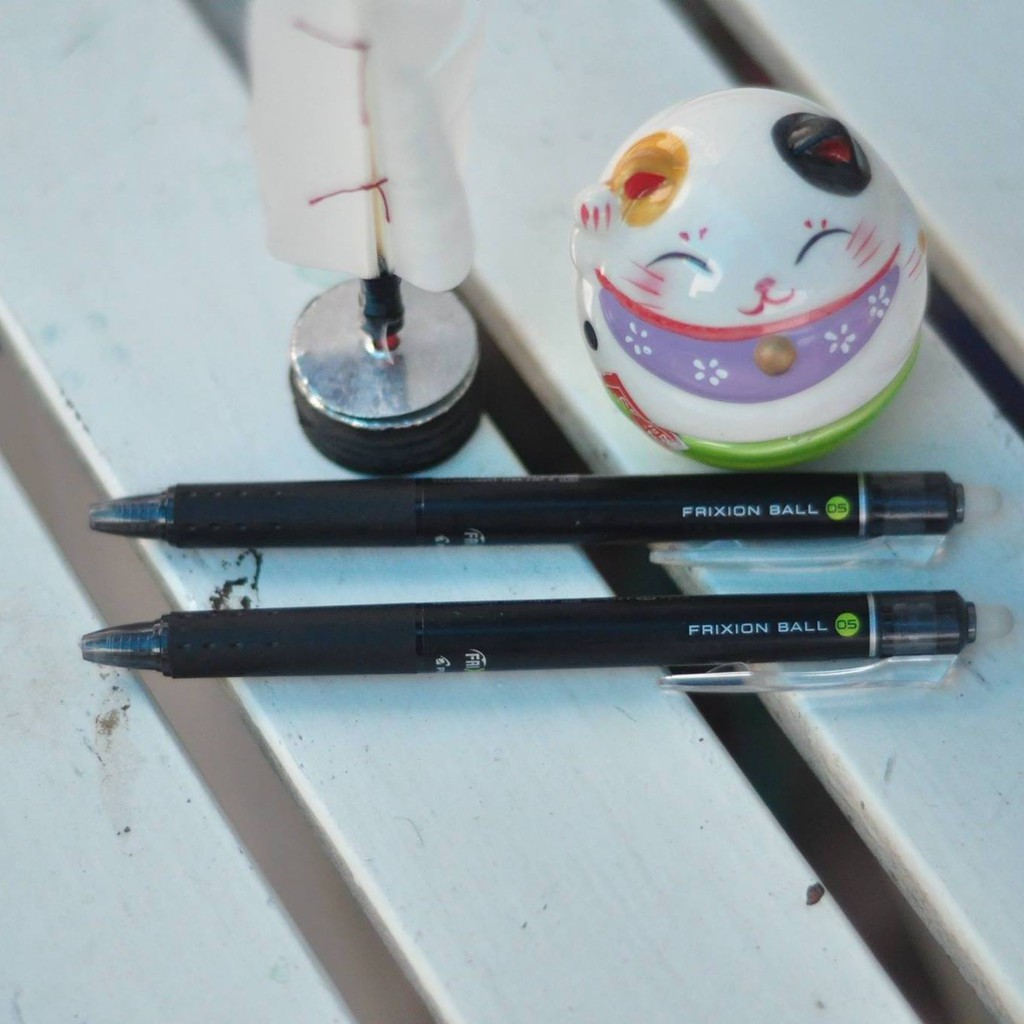 Bút bi tẩy xóa được Pilot Frixion Ball