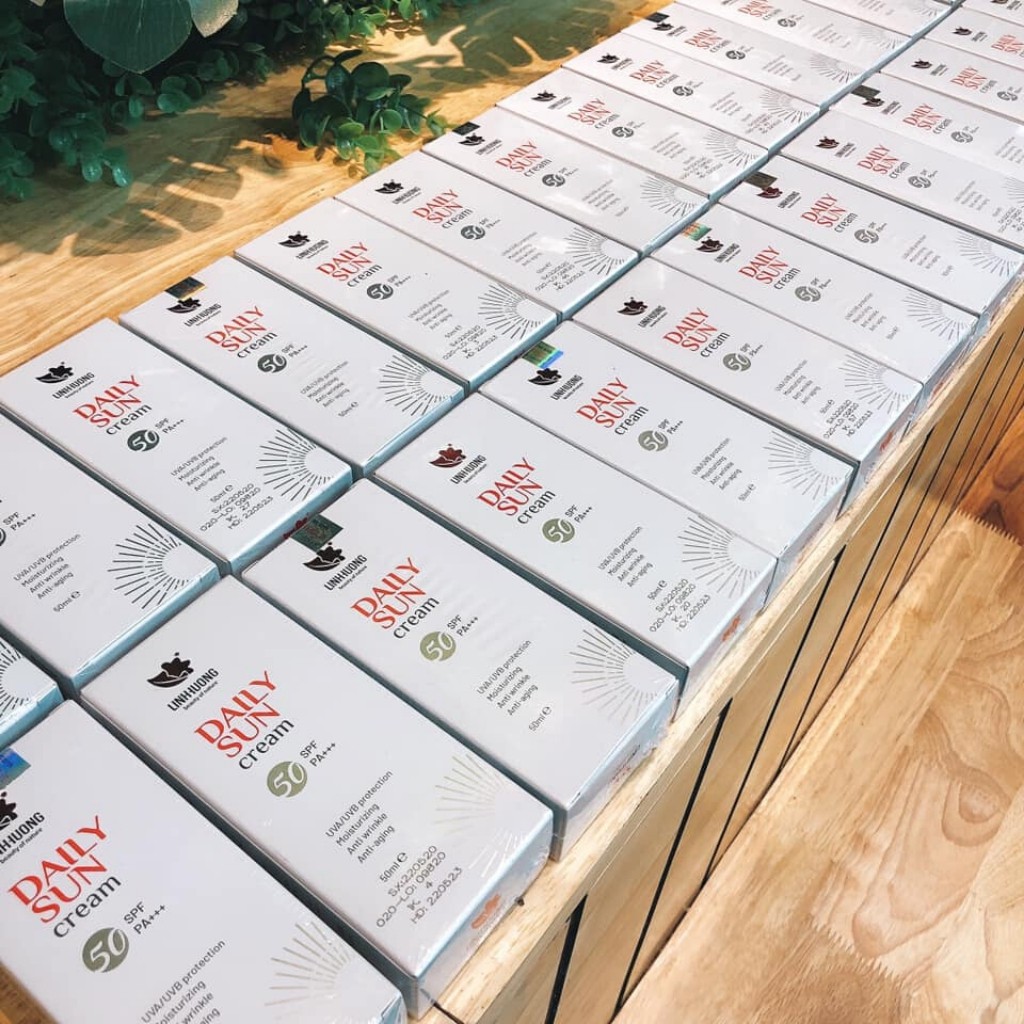 Kem chống nắng Daily Sun Linh Hương❤️FREE SHIP ❤️Chống Tia UVA UVB, Chống Ánh Sáng Xanh, Chống Ô Nhiễm 50ml | BigBuy360 - bigbuy360.vn