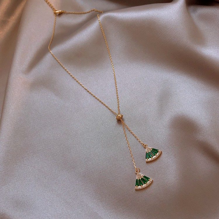 Korean Version of the retro baroque classic emerald necklace, đá gemstone và sparkling diamond necklace, highend luxury goddess clavicle chain necklace