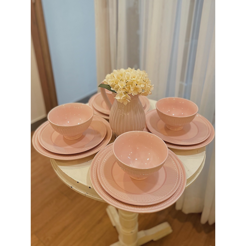 Set gốm gồm dĩa và tô hồng