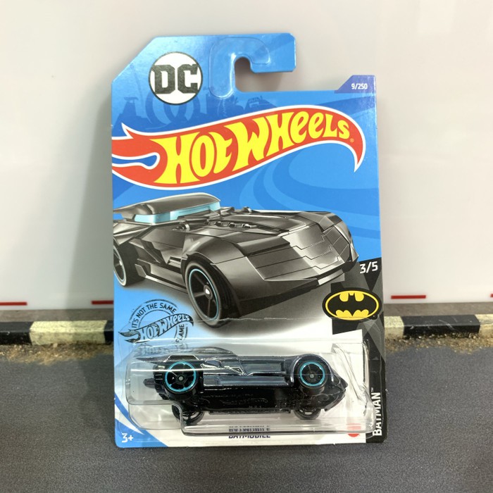 Hot Wheels Mô Hình Đồ Chơi Xe Hơi Batman Bằng Cờ Rôm Màu Bạc