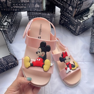 Dép quai hậu mickey melisa cho bé 2-10 tuổi. Có 3 màu; hồng, đen, trắng. Hàng đẹp