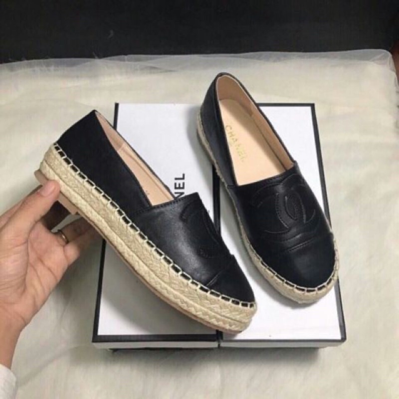 Giày slipon đen đế cói