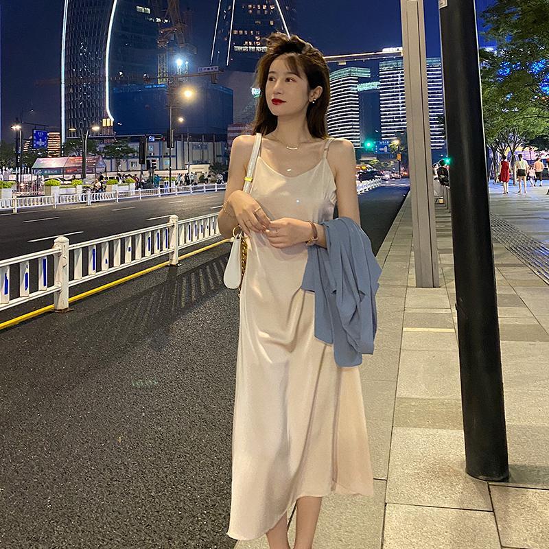 Đầm hai dây vải satin dáng ôm thời trang xuân hè Pháp sang trọng quyến rũ 2021