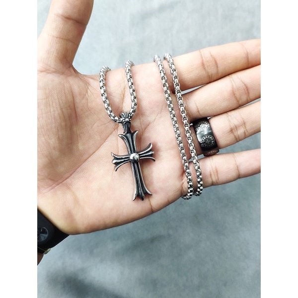 Mặt dây chuyền thánh giá CHROME HEART chất liệu titan thép cao cấp