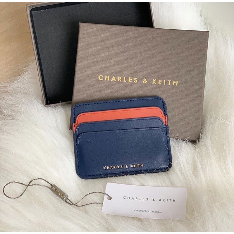 Ví Đựng Thẻ Hiệu Charles And Keith Giá Đỡ