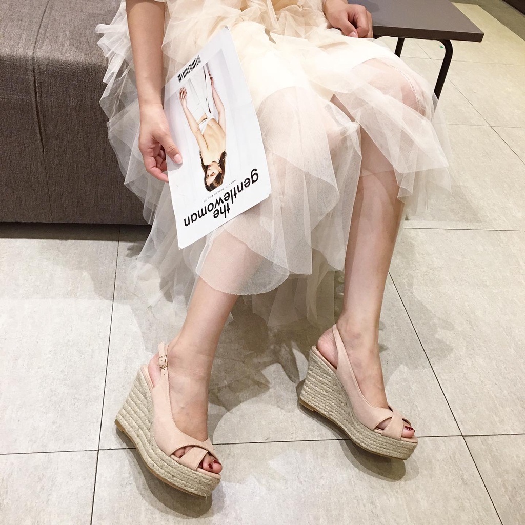 Giày Sandal Mùa Hè 2022 Bằng Da Lộn Đế Phẳng Hở Ngón Có Dây Bện Có Khóa Cài