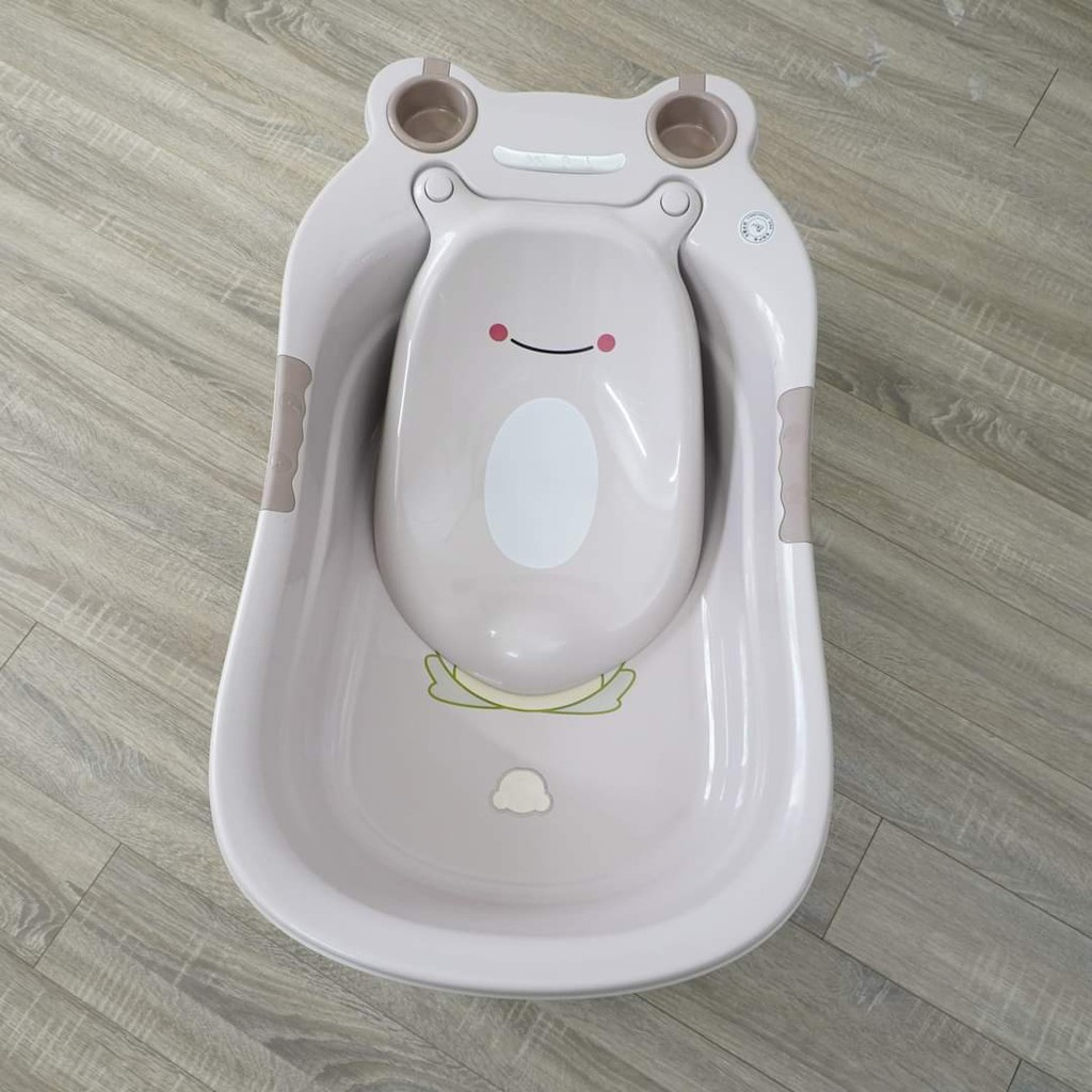 Chậu Tắm Cao Cấp HOKORI 2203 Việt Nhật Hình Ếch dễ cho Bé yêu nhà bạn ,có van xả và có kệ đỡ bé