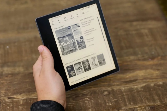 Máy đọc sách Kindle Oasis 3 | BigBuy360 - bigbuy360.vn