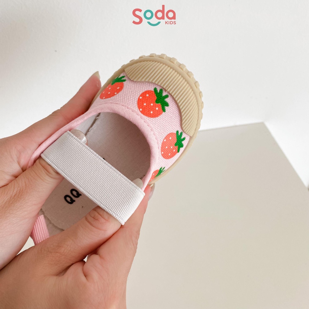 Giày lười cho bé SODA KIDS hình quả dâu, củ cà rốt