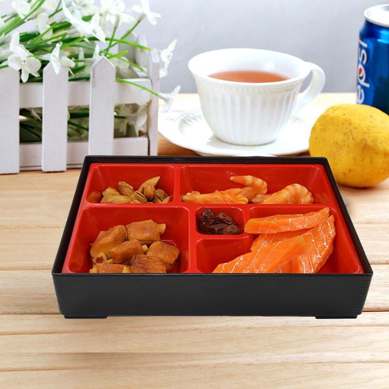 Hộp đựng cơm BENTO nhựa đựng cơm phần 4 ngăn màu đỏ đen kiểu Nhật Bản