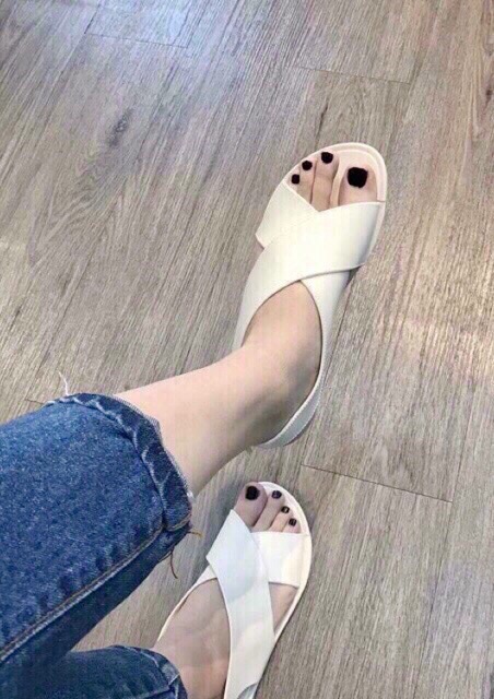 Dép sandal nhựa dẻo quai chéo