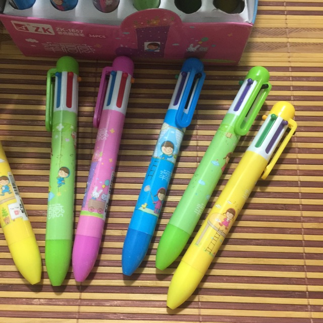 Bút bi nhiều mầu .