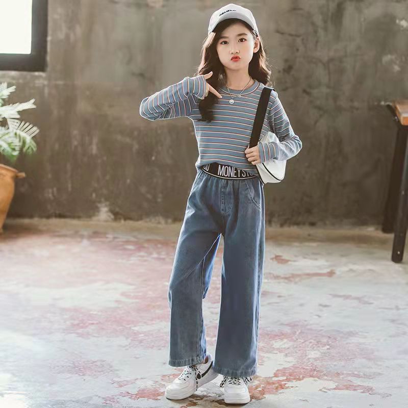 Quần jean ống rộng phong cách thời trang cho bé gái