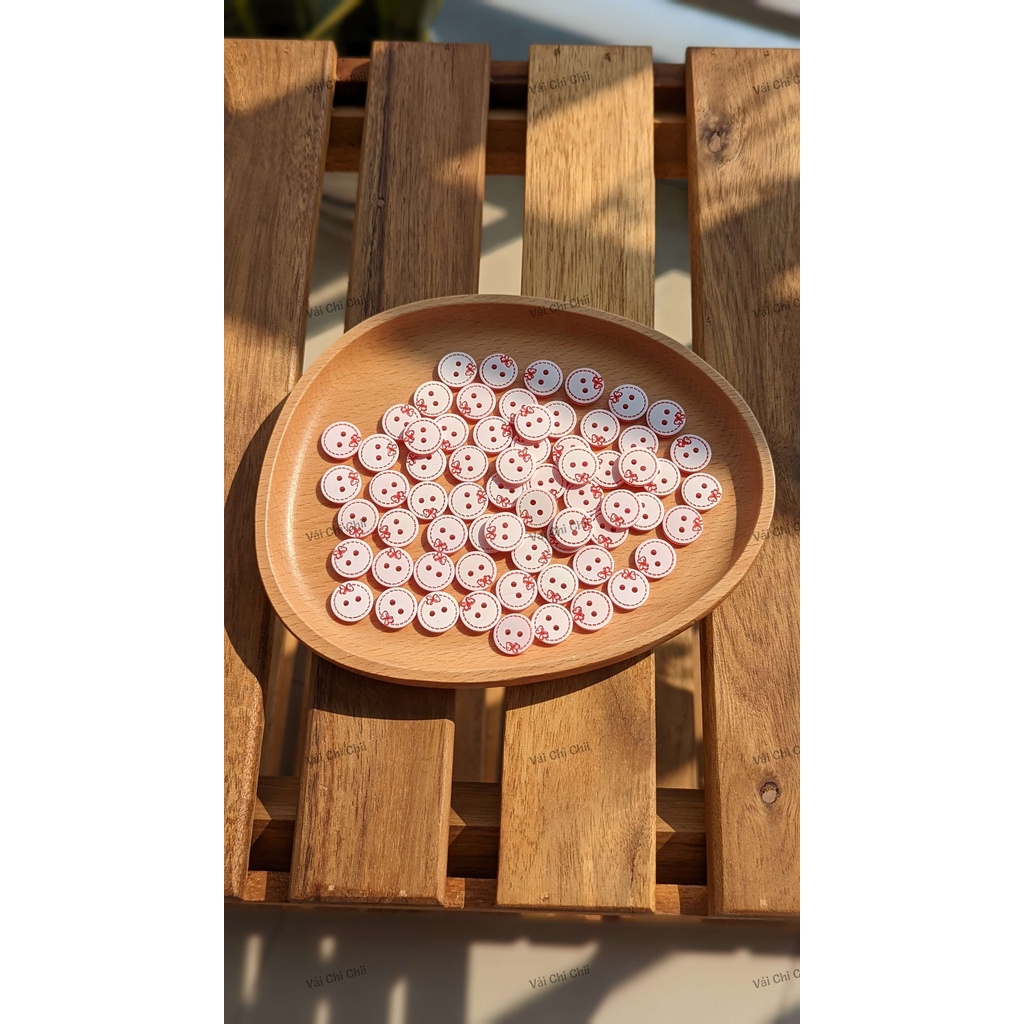 30 Chiếc Cúc nhựa (Nút nhựa) nơ đỏ trang trí váy áo, Handmade
