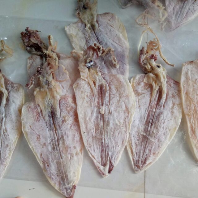 4 con mực khô giá 220k