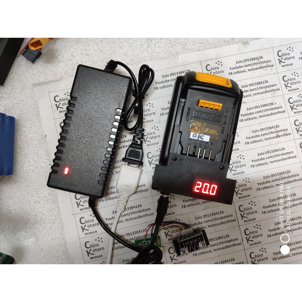NEW!!! Đế sạc pin Dewalt li-ion 18V có Led Vol dùng với adapter 21V có bảo vệ từng cell pin