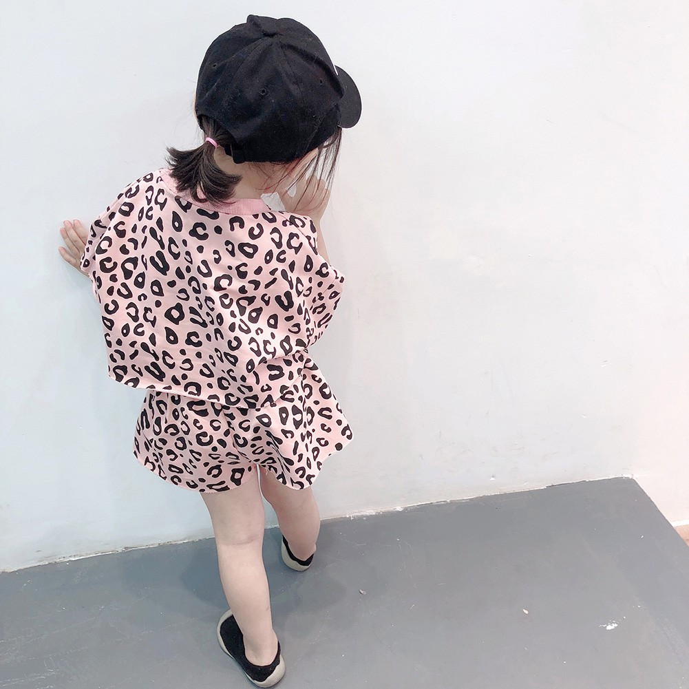 Bộ quần áo họa tiết da báo thời trang năng động cho nữ