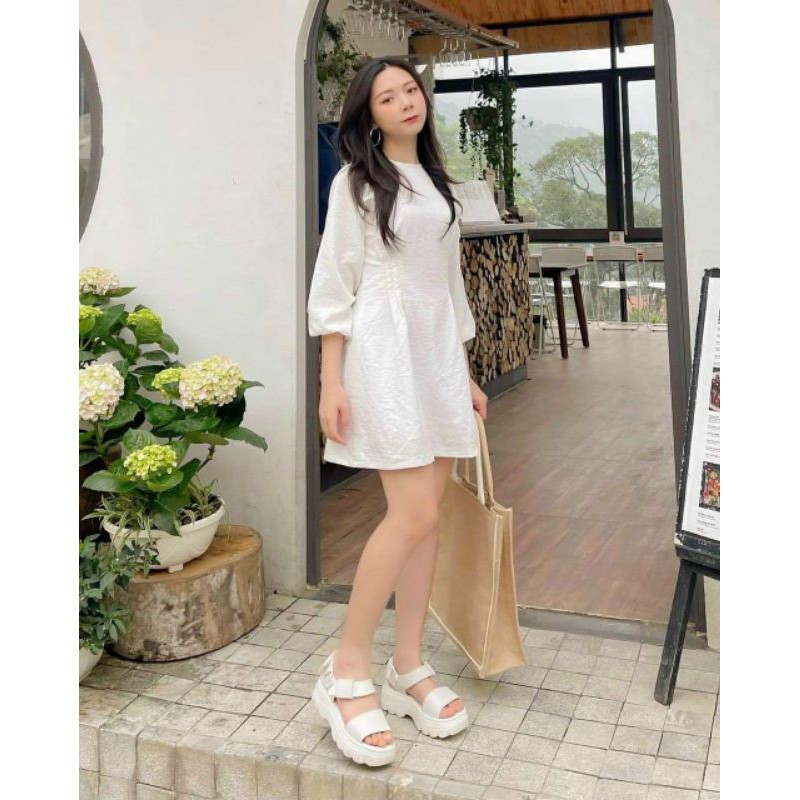 Đầm trắng li eo