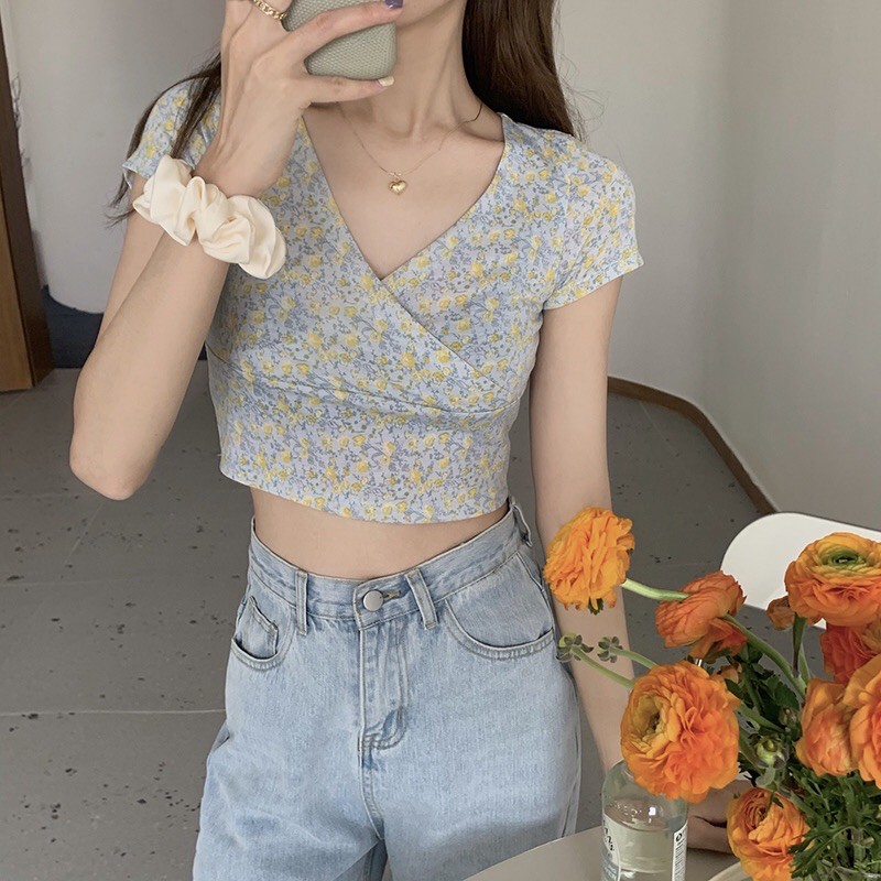 Áo croptop tay ngắn dáng bó vải hoa nữ tính
