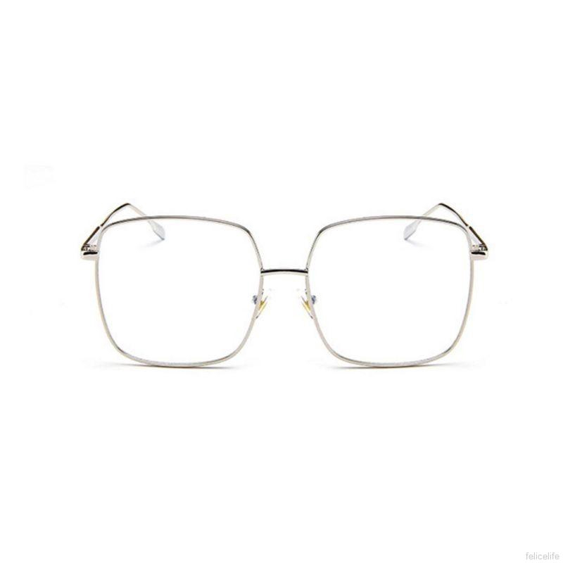 Mắt kính gọng vuông bản to cá tính