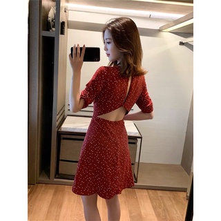 Đầm đỏ chấm bi dáng cutout lưng