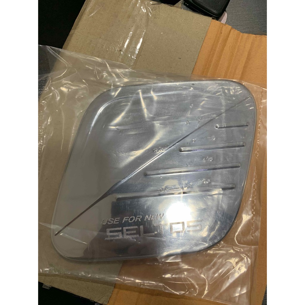 Ốp nắp bình xăng mạ crom xe Kia Seltos