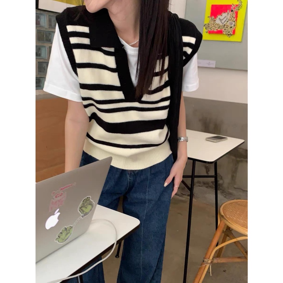 MS879 Áo gile len nữ cổ bẻ kẻ ngang Hàn Quốc