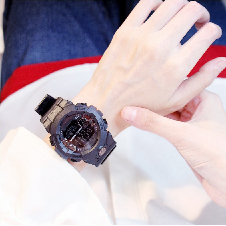 Đồng hồ điện tử đen DH492 shop Ny Trần chuyên đồng hồ thể thao