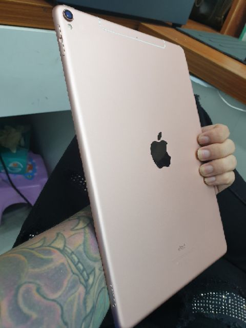 Ipad pro 2018 4g + wifi 64g bản ZA/a máy chưa 1 vết sướt zin keng | BigBuy360 - bigbuy360.vn