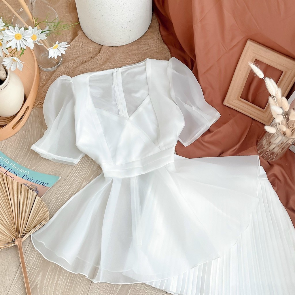 Set váy áo thiết kế tone trắng cực xinh❤️❤️Không cần phải nghĩ mix match lên đồ như thế nào cũng có ngay 1 outfit xịn xò